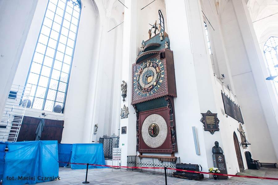 zegar astronomiczny w kościele mariackim w trójmieście