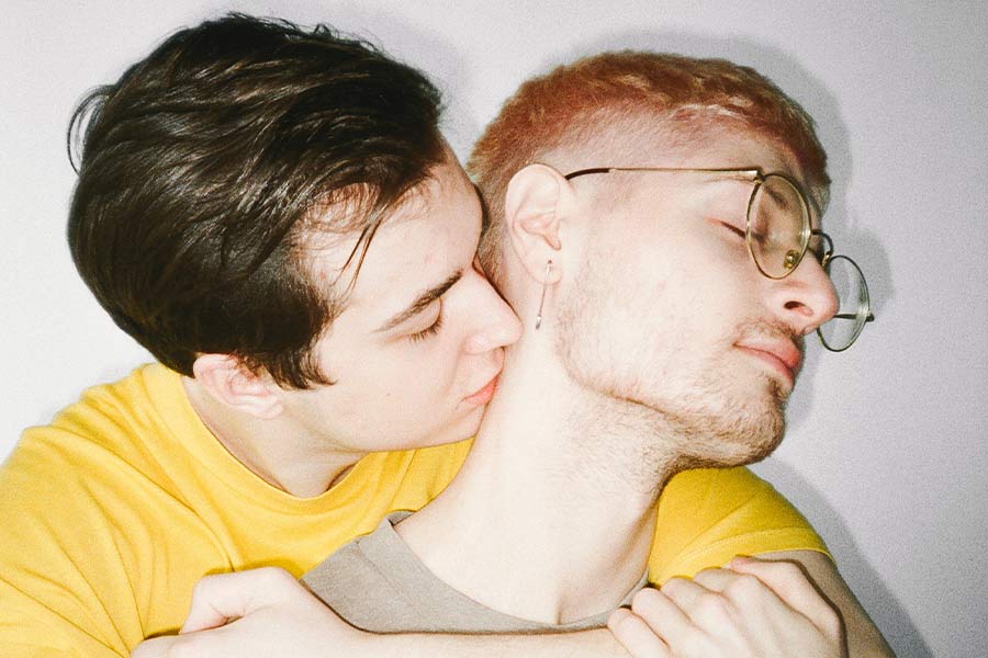 LGBT mężczyźni się całują