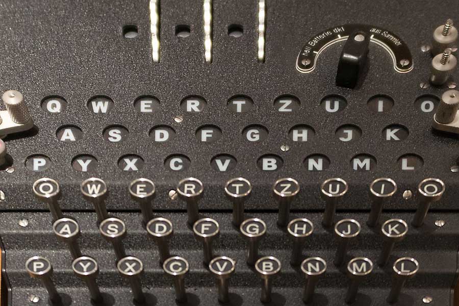 klawiatura niemieckiej maszyny szyfrujący enigma