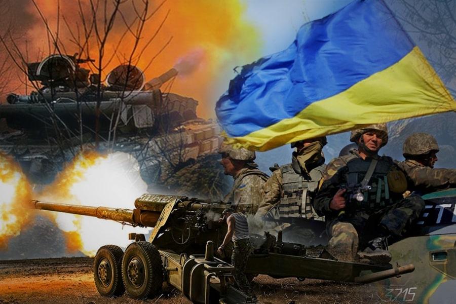 Zdjęcia ukraińskich czołgów w akcji. Po prawej stronie flaga Ukrainy.