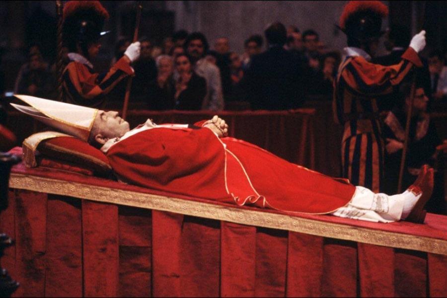 Zdjęcie ciała papieża Jana Pawła I podczas uroczystości pogrzebowych.